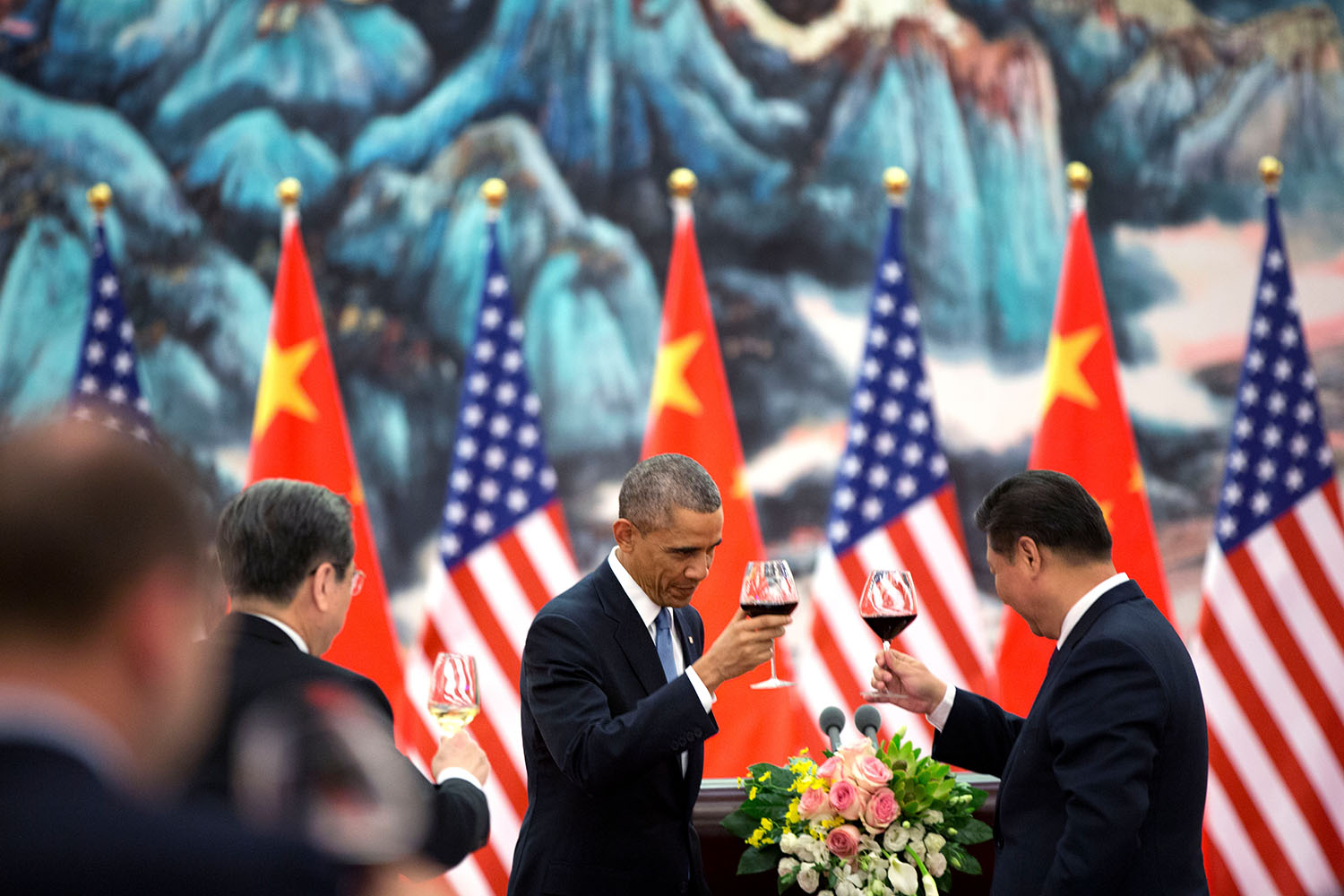 President Barack Obama offers a toast to President Xi Jinping of China during a State Banquet at the Great Hall of People in Beijing, China, Nov. 12, 2014. (Official White House Photo by Pete Souza)