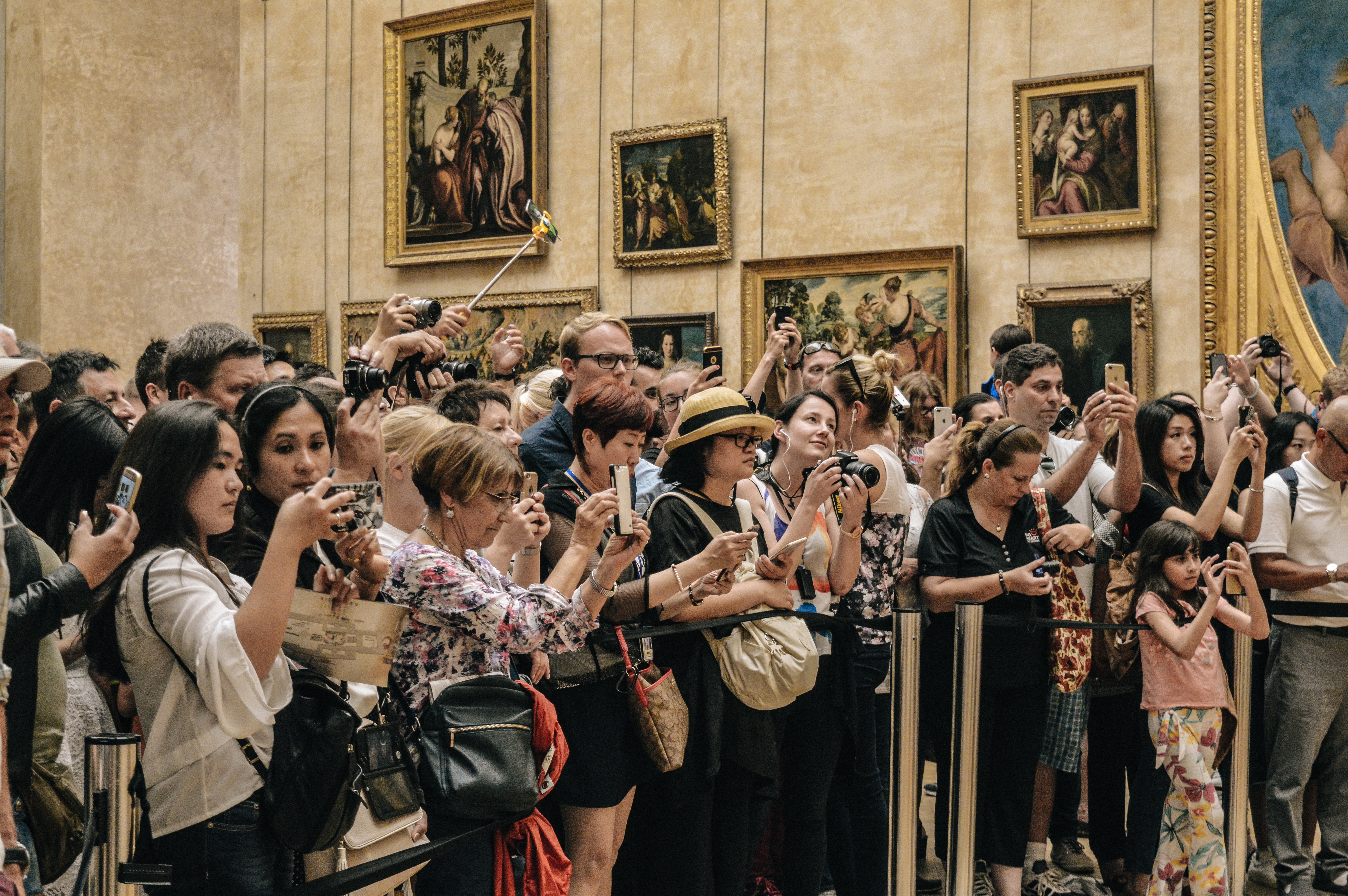 Reporters and citizens take photos at art gallery