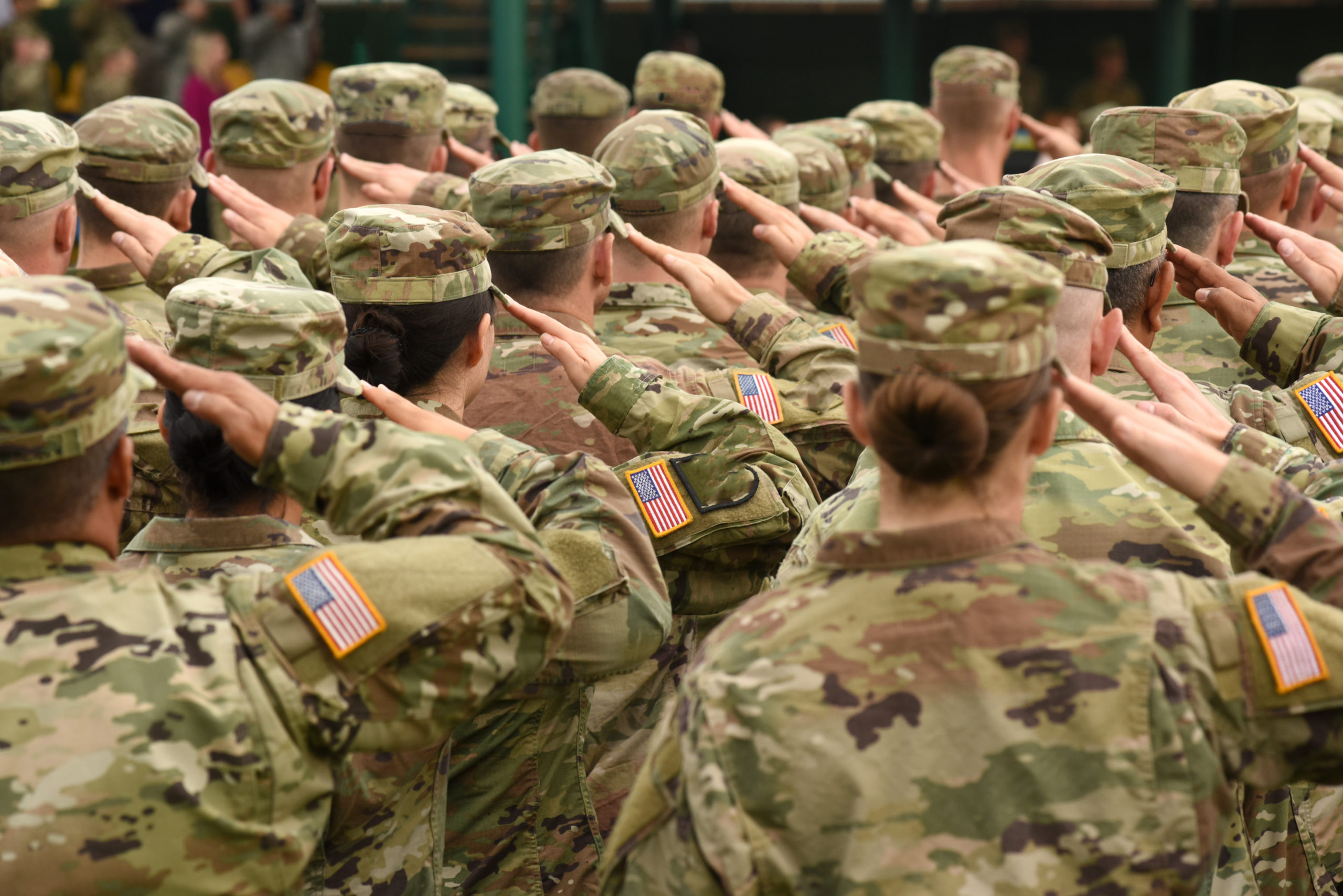 US soldiers giving salute