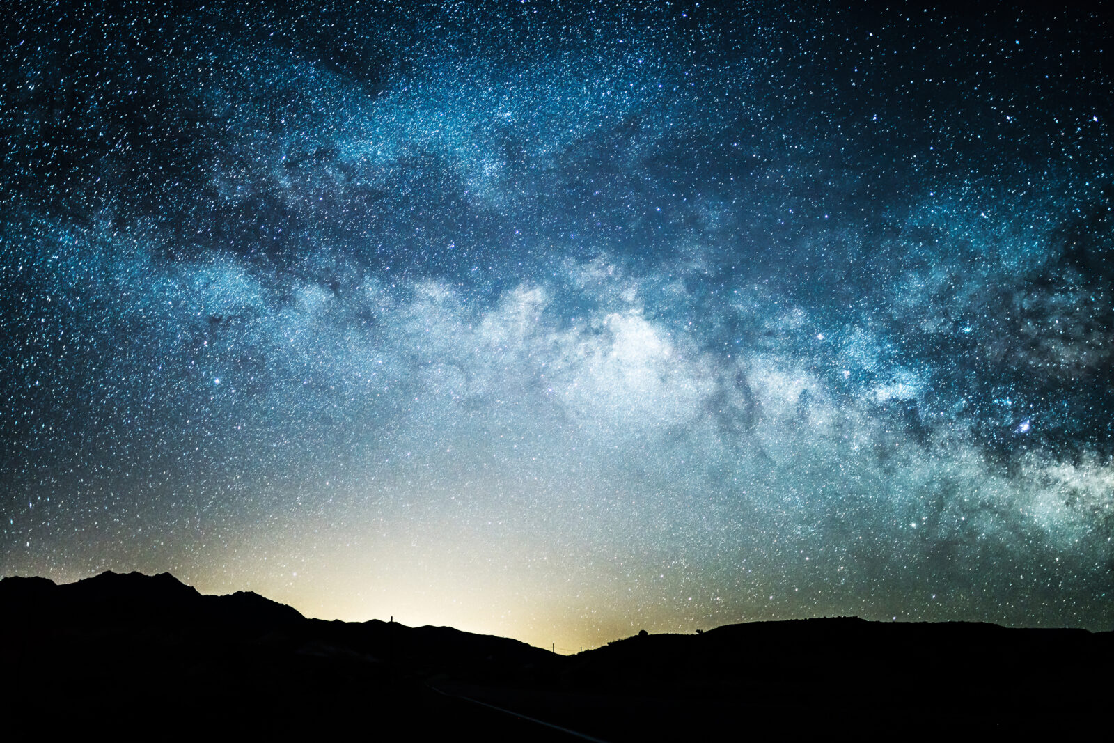 milky way as seen from death valley at night
