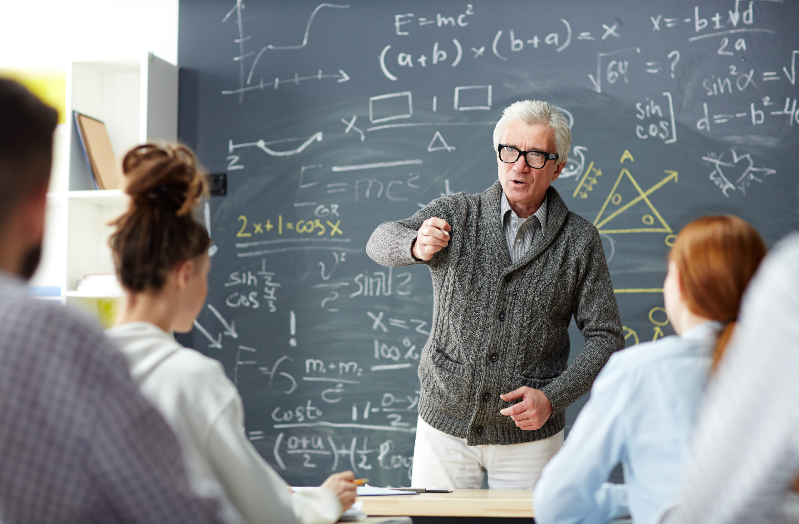 Smart professor ansqwering question of one of his students by blackboard